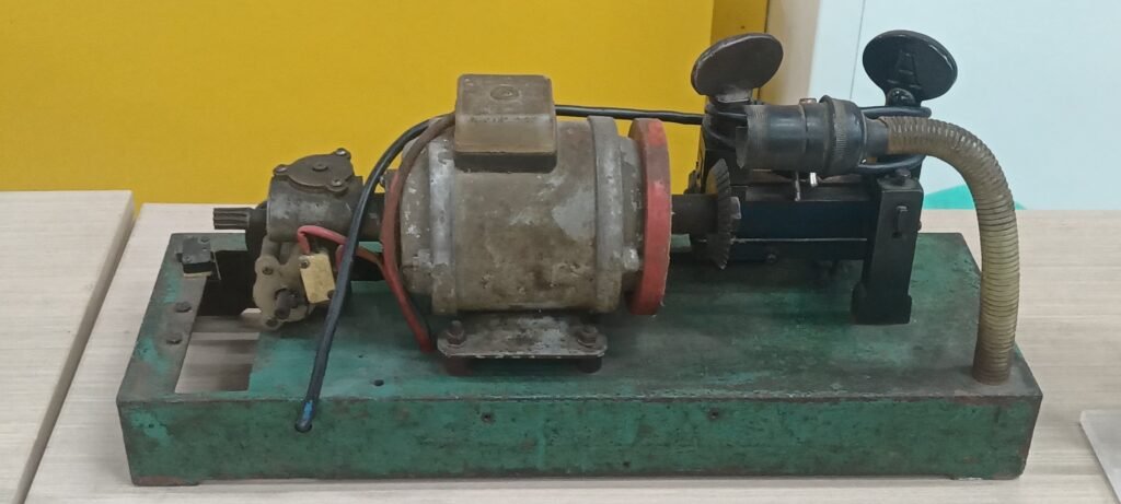 Machine de taille de clé professionnelle - Serrurerie SMPlus Guyane
